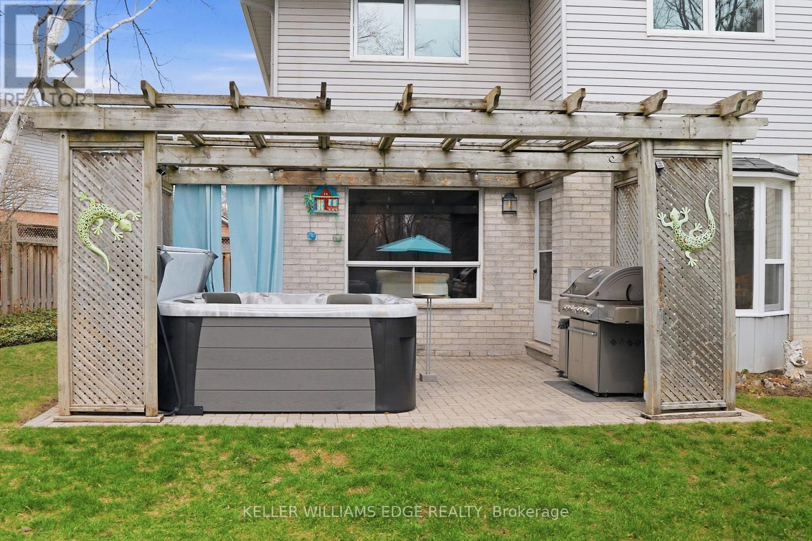 70 Strawberry Drive, Hamilton, ON - Outdoor With Exterior
