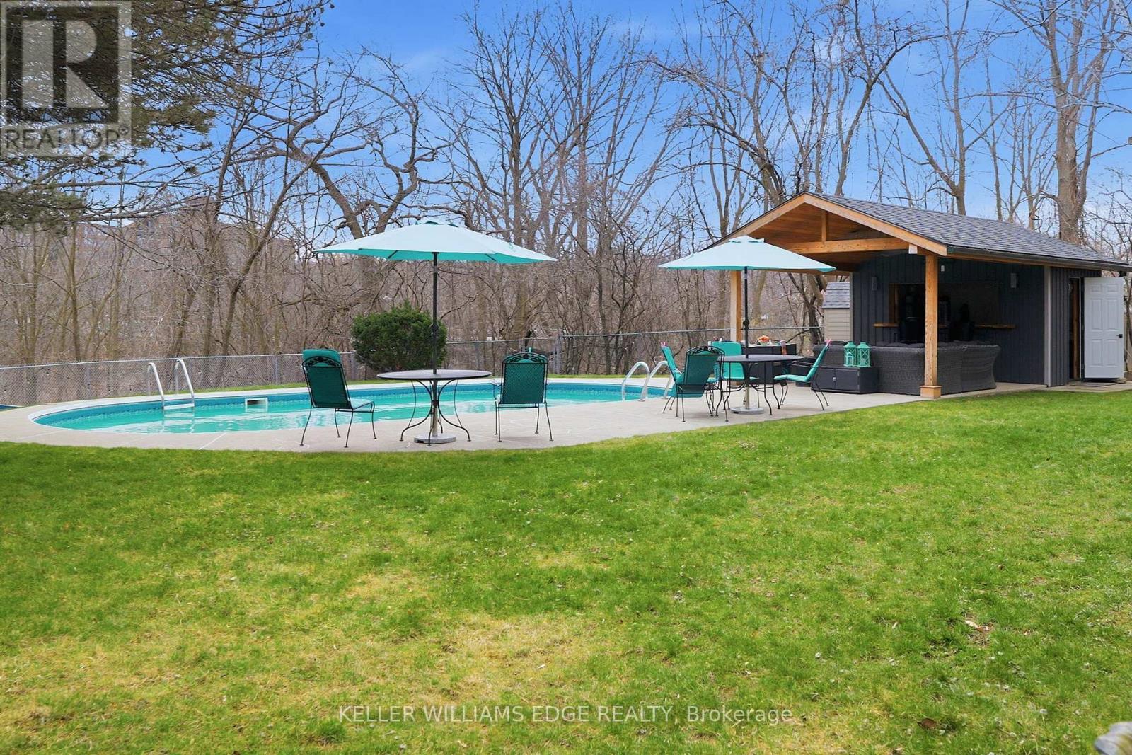 70 Strawberry Drive, Hamilton, ON - Outdoor With In Ground Pool