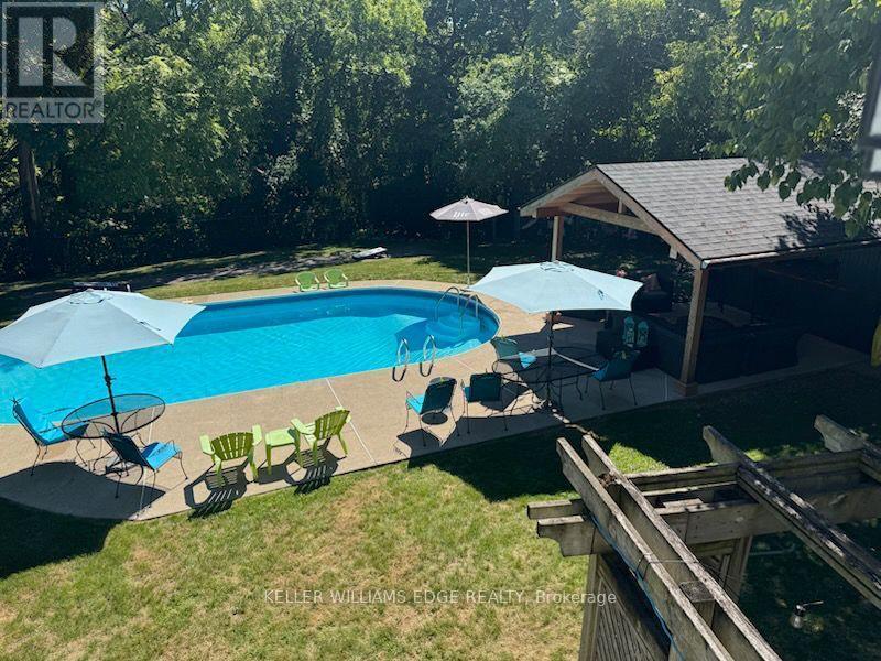 70 Strawberry Drive, Hamilton, ON - Outdoor With In Ground Pool