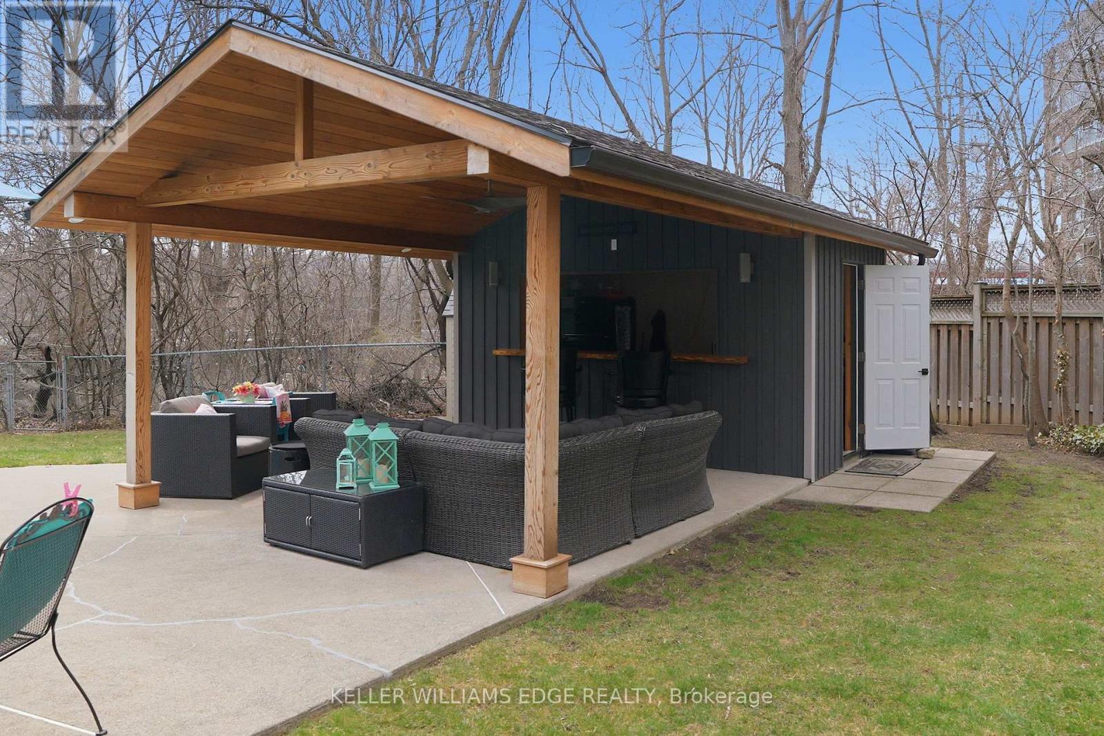 70 Strawberry Drive, Hamilton, ON - Outdoor With Exterior