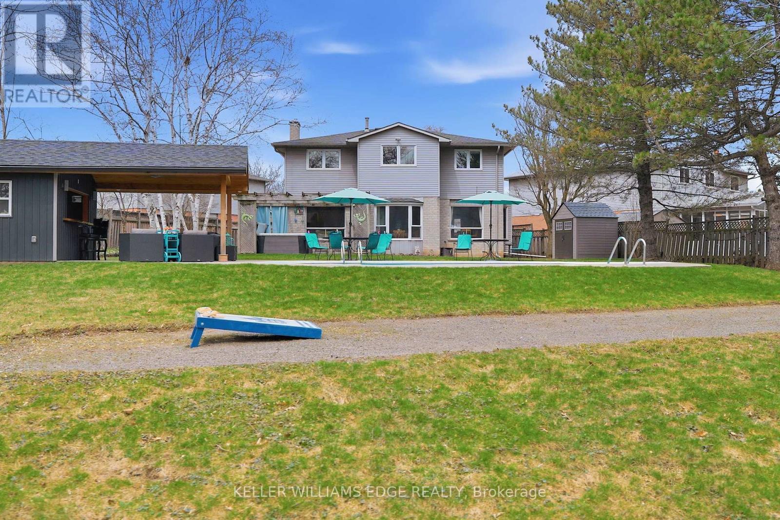 70 Strawberry Drive, Hamilton, ON - Outdoor