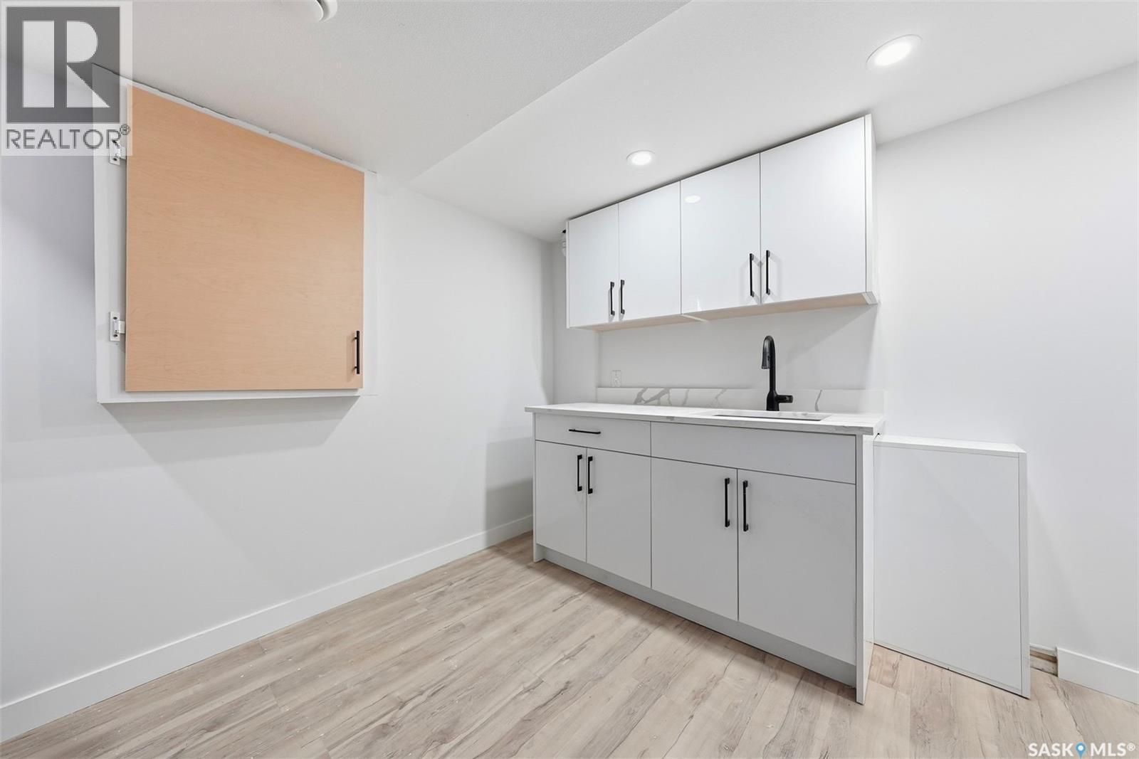 1001 23Rd Street W, Saskatoon, SK - Indoor
