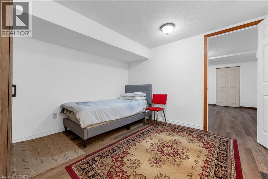 Bedroom featuring wood finished floors and a textured ceiling - 51 Independence Drive, Hamilton, ON - Indoor Photo Showing Bedroom