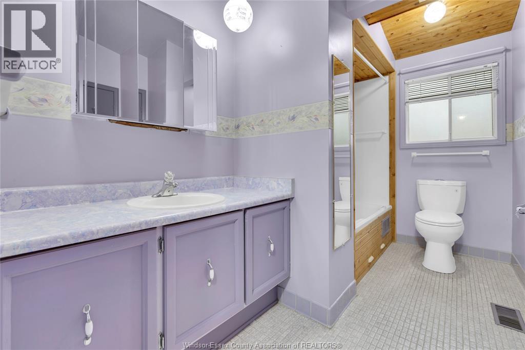 3980 Myrtle, Windsor, ON - Indoor Photo Showing Bathroom