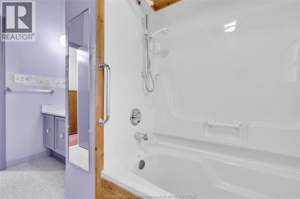 3980 Myrtle, Windsor, ON - Indoor Photo Showing Bathroom