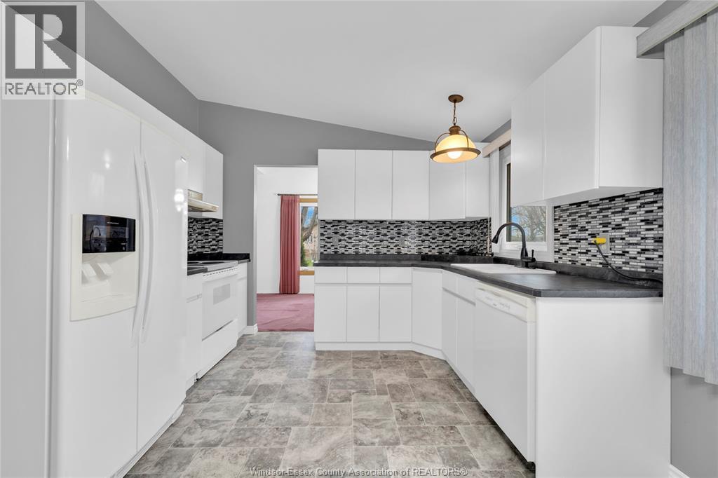 3980 Myrtle, Windsor, ON - Indoor Photo Showing Kitchen