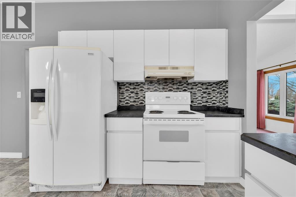 3980 Myrtle, Windsor, ON - Indoor Photo Showing Kitchen