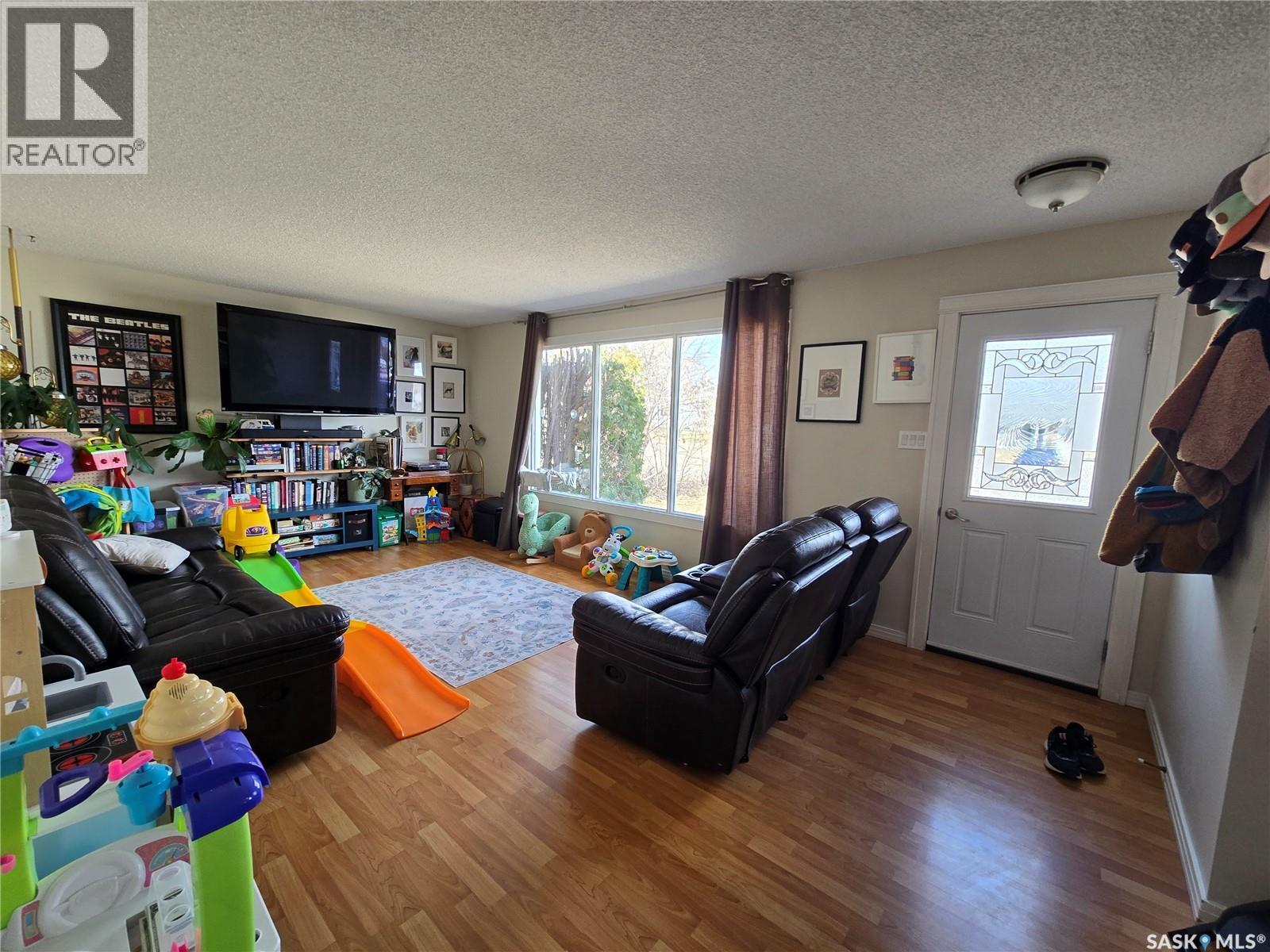 208 Clinton Place, Swift Current, SK