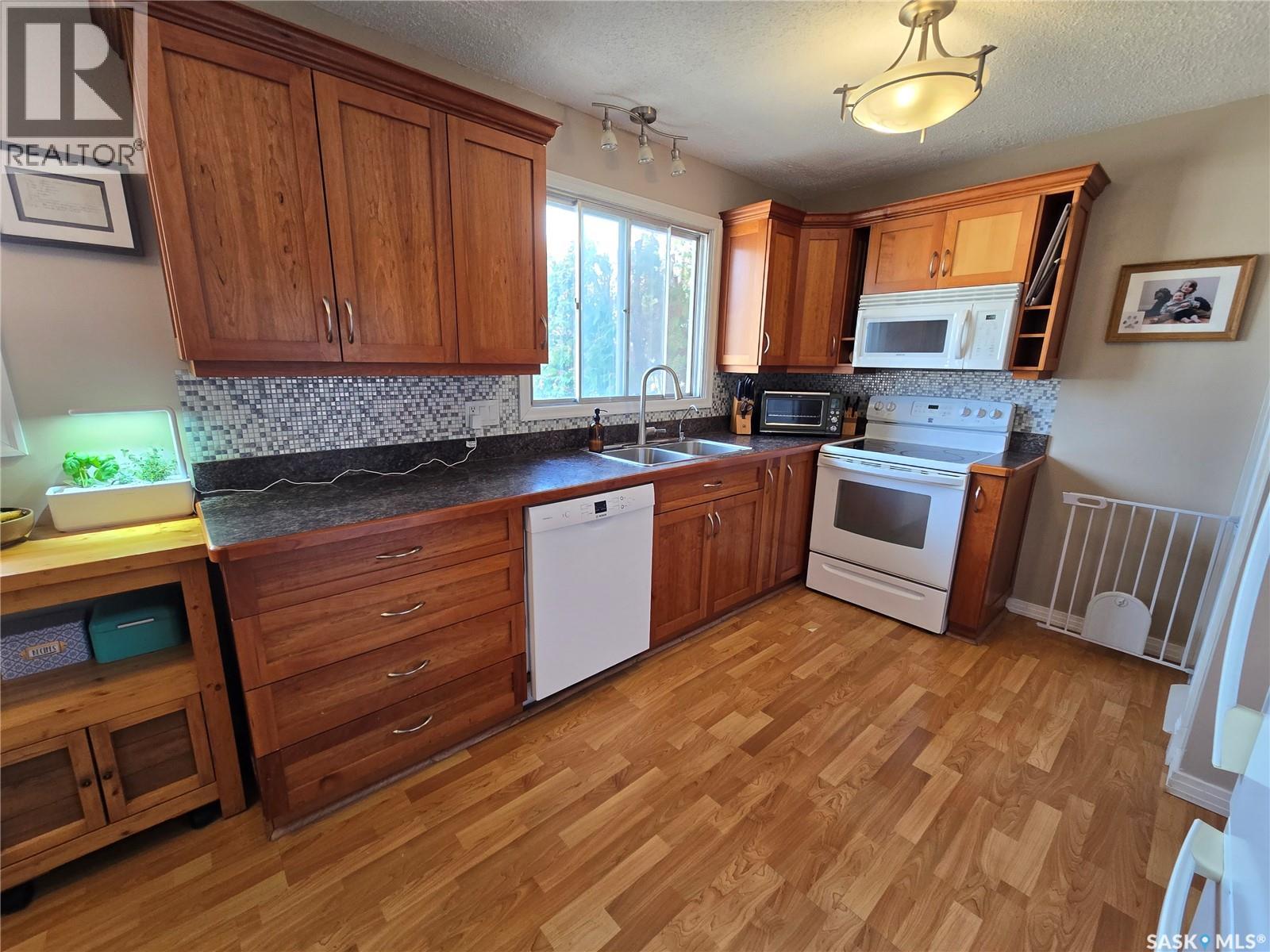 208 Clinton Place, Swift Current, SK