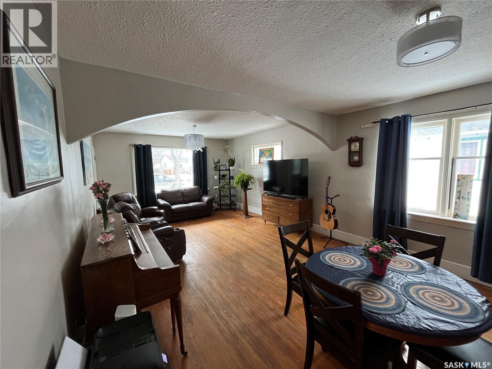 309 10Th Street E, Prince Albert, SK - Indoor