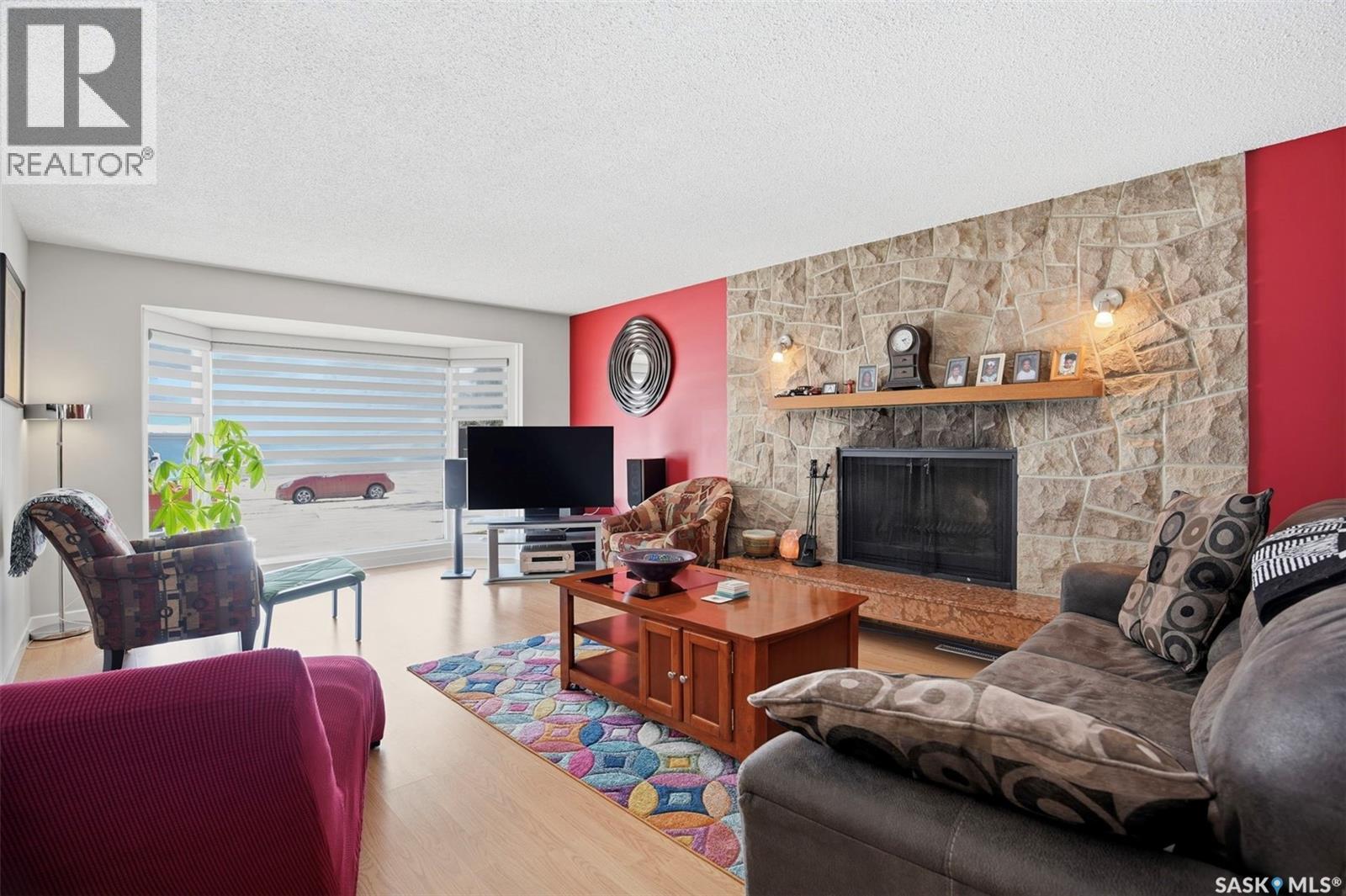 31 Cantlon Crescent, Saskatoon, SK - Indoor Photo Showing Living Room With Fireplace