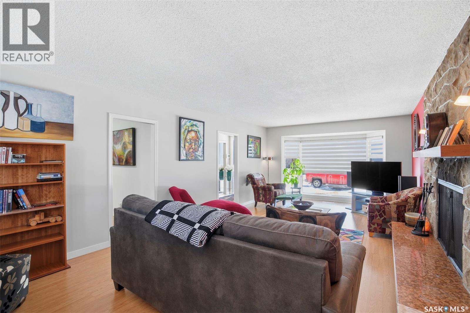 31 Cantlon Crescent, Saskatoon, SK - Indoor Photo Showing Living Room