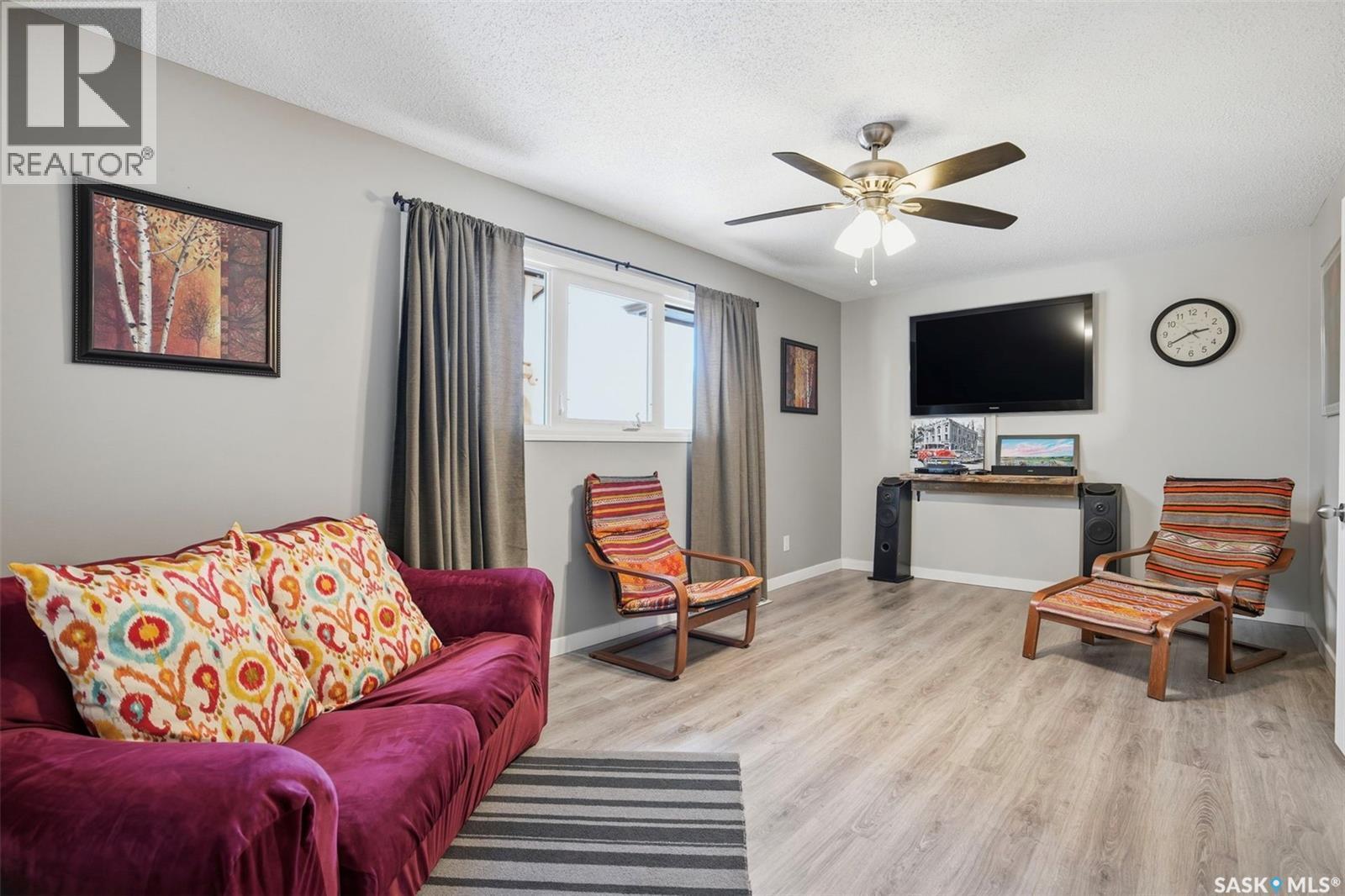 31 Cantlon Crescent, Saskatoon, SK - Indoor Photo Showing Living Room