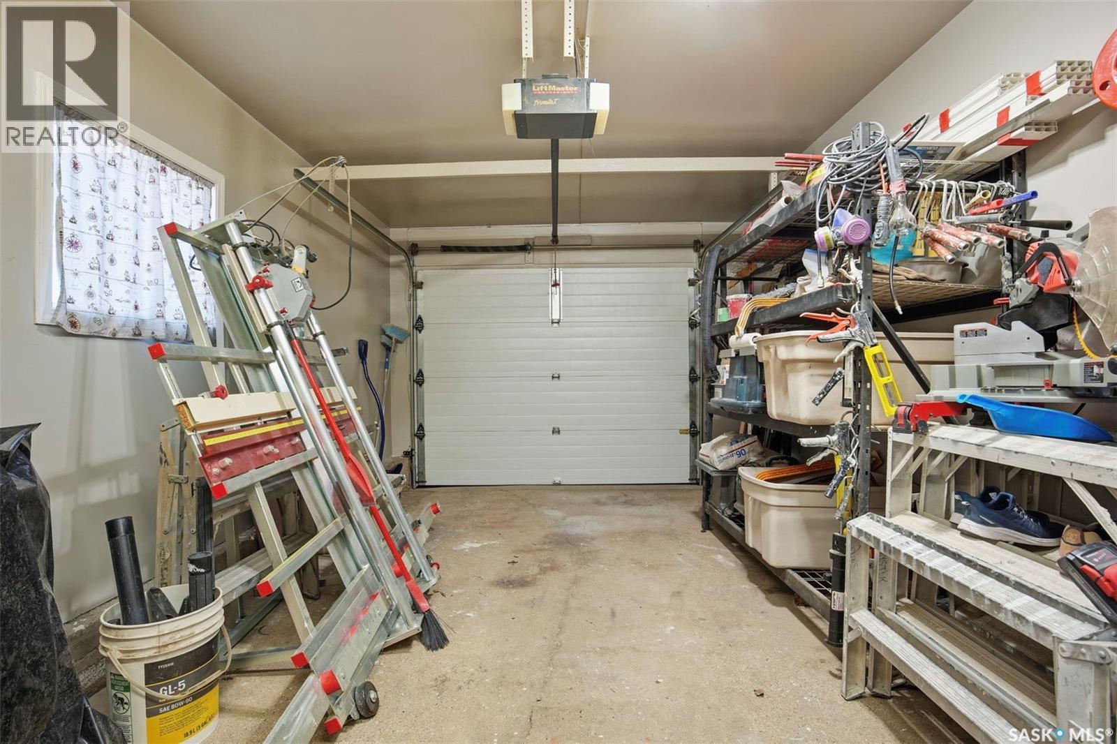 31 Cantlon Crescent, Saskatoon, SK - Indoor Photo Showing Garage