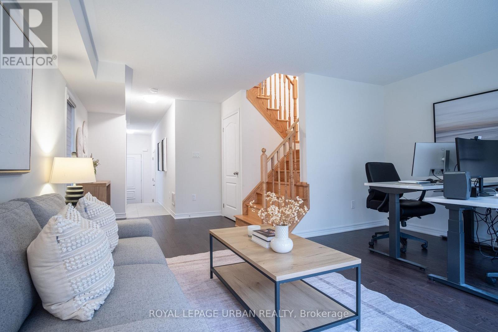 3963 Lodi Road, Burlington, ON - Indoor Photo Showing Living Room