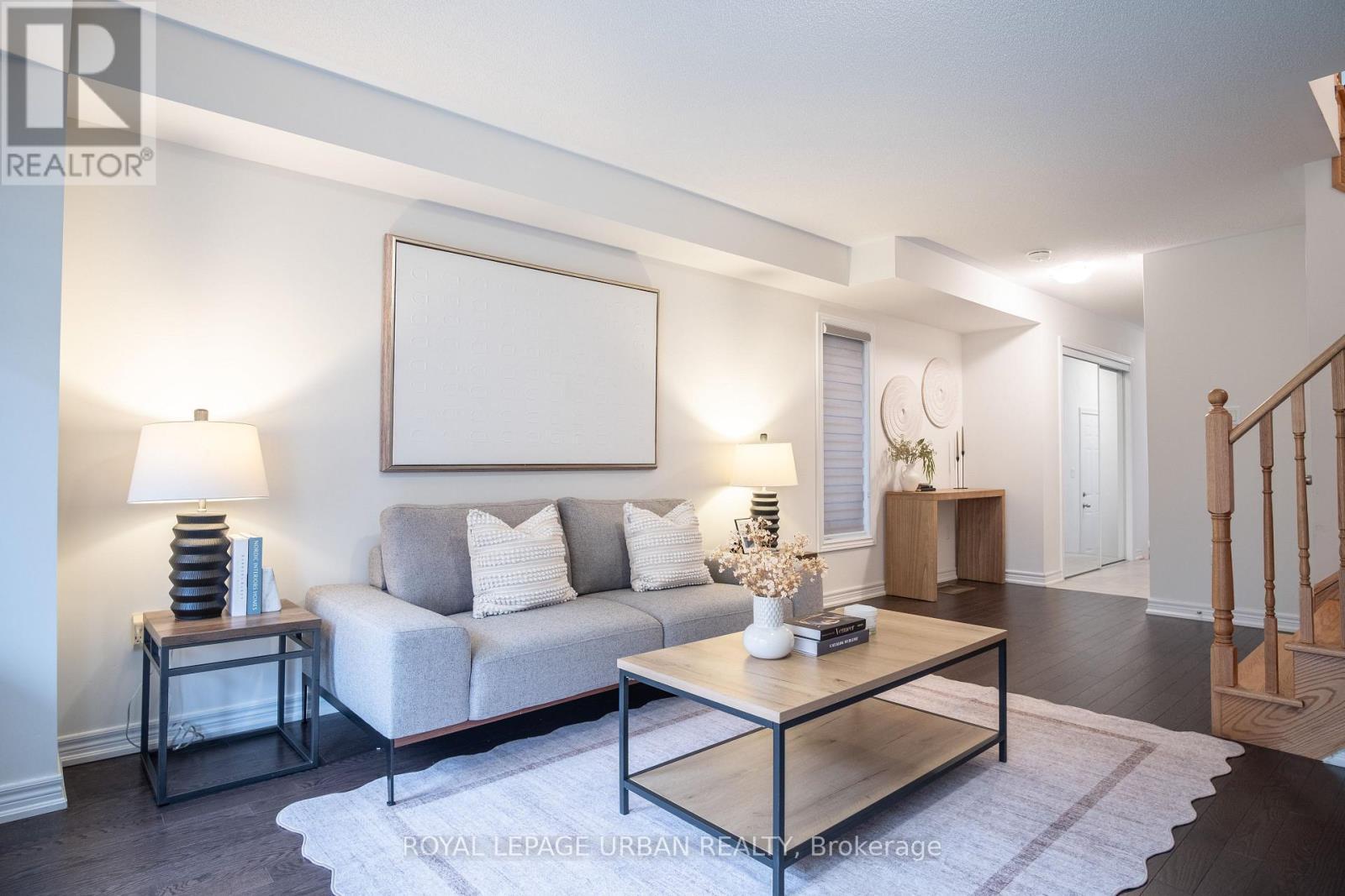 3963 Lodi Road, Burlington, ON - Indoor Photo Showing Living Room