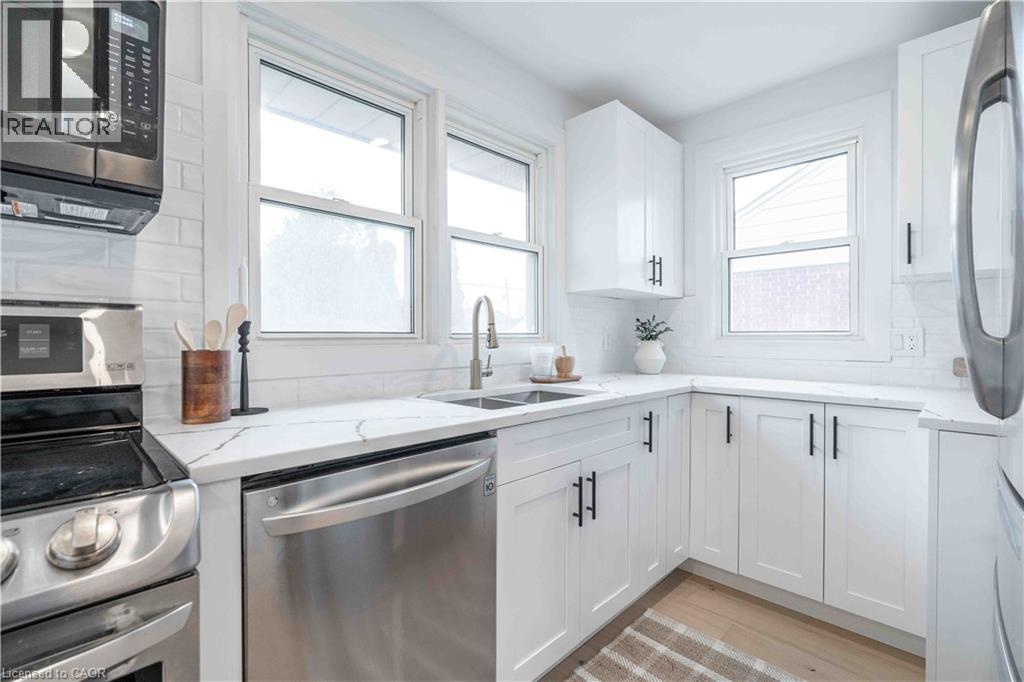 67 Toby Crescent, Hamilton, ON - Indoor Photo Showing Kitchen