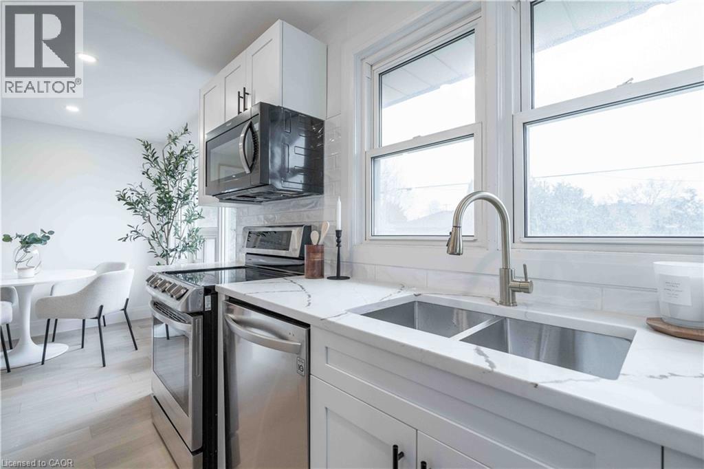 67 Toby Crescent, Hamilton, ON - Indoor Photo Showing Kitchen With Double Sink