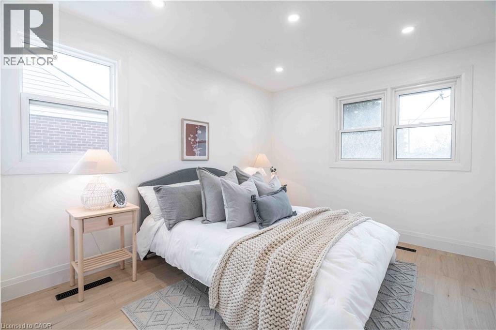 67 Toby Crescent, Hamilton, ON - Indoor Photo Showing Bedroom