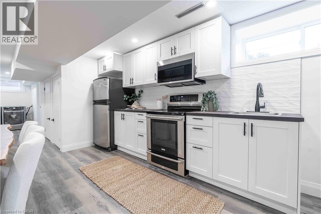 67 Toby Crescent, Hamilton, ON - Indoor Photo Showing Kitchen