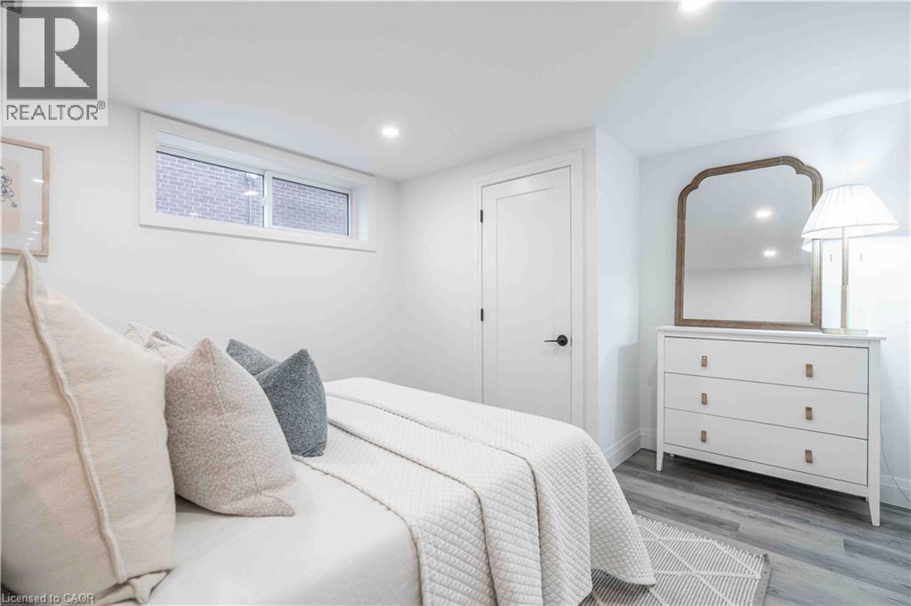 67 Toby Crescent, Hamilton, ON - Indoor Photo Showing Bedroom