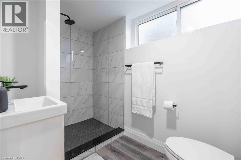 67 Toby Crescent, Hamilton, ON - Indoor Photo Showing Bathroom
