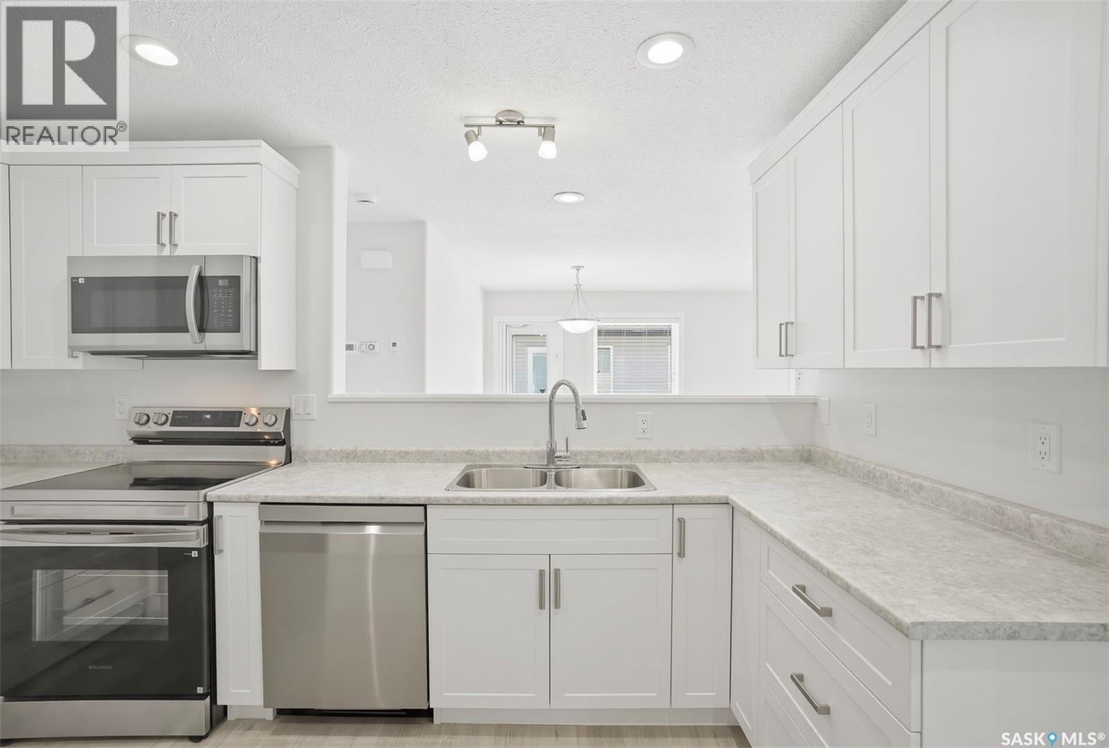 27 547 East Hampton Boulevard, Saskatoon, SK - Indoor Photo Showing Kitchen With Double Sink