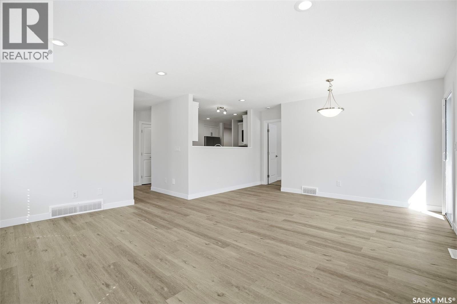 27 547 East Hampton Boulevard, Saskatoon, SK - Indoor