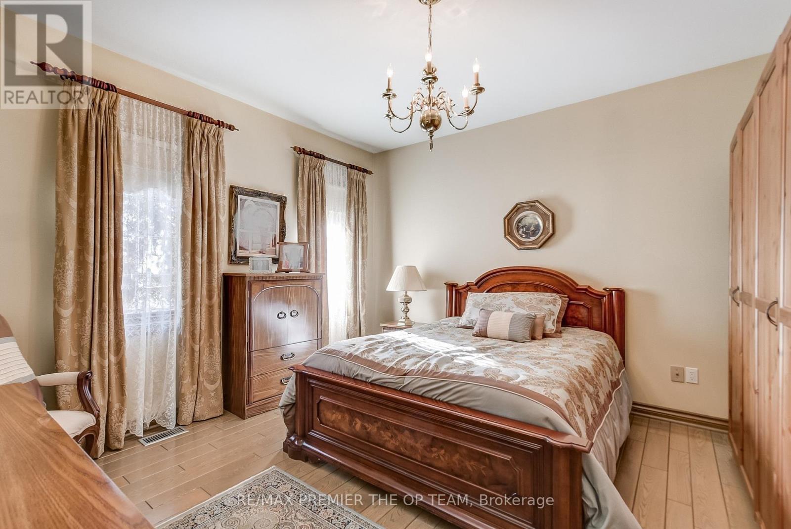 118 Cowan Drive, Vaughan, ON - Indoor Photo Showing Bedroom