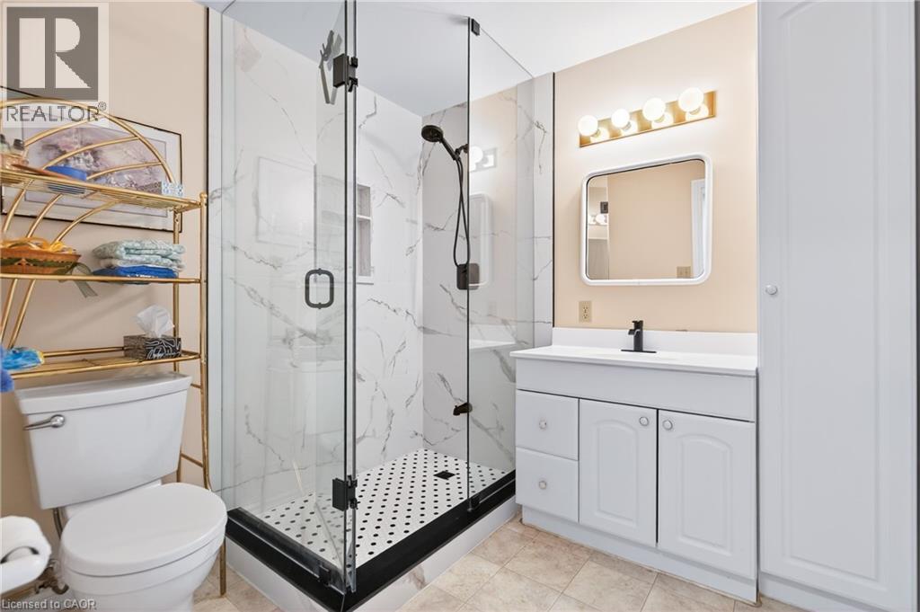 79 Maple Drive, Hamilton, ON - Indoor Photo Showing Bathroom