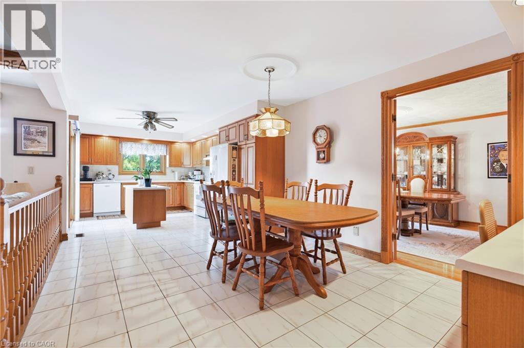 79 Maple Drive, Hamilton, ON - Indoor Photo Showing Dining Room