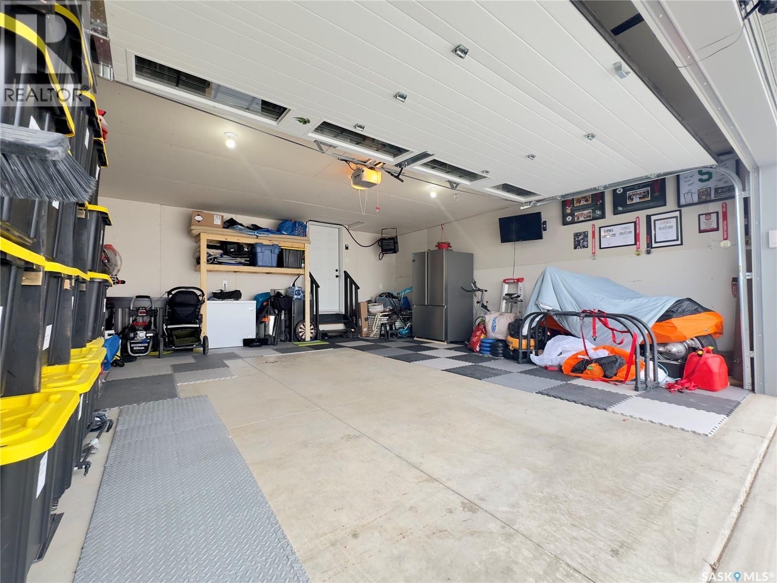 302 Pepper Place, Saskatoon, SK - Indoor Photo Showing Garage