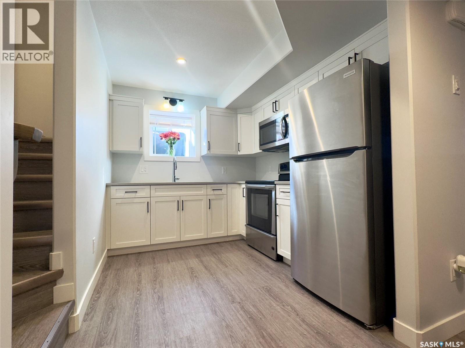 302 Pepper Place, Saskatoon, SK - Indoor Photo Showing Kitchen With Stainless Steel Kitchen