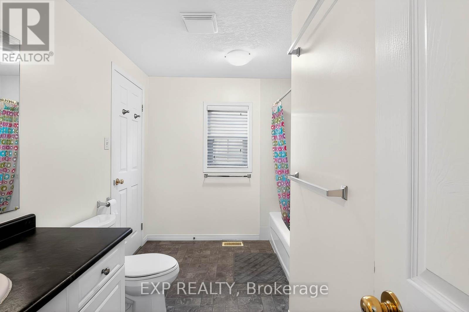 600 Winterberry Avenue, Waterloo, ON - Indoor