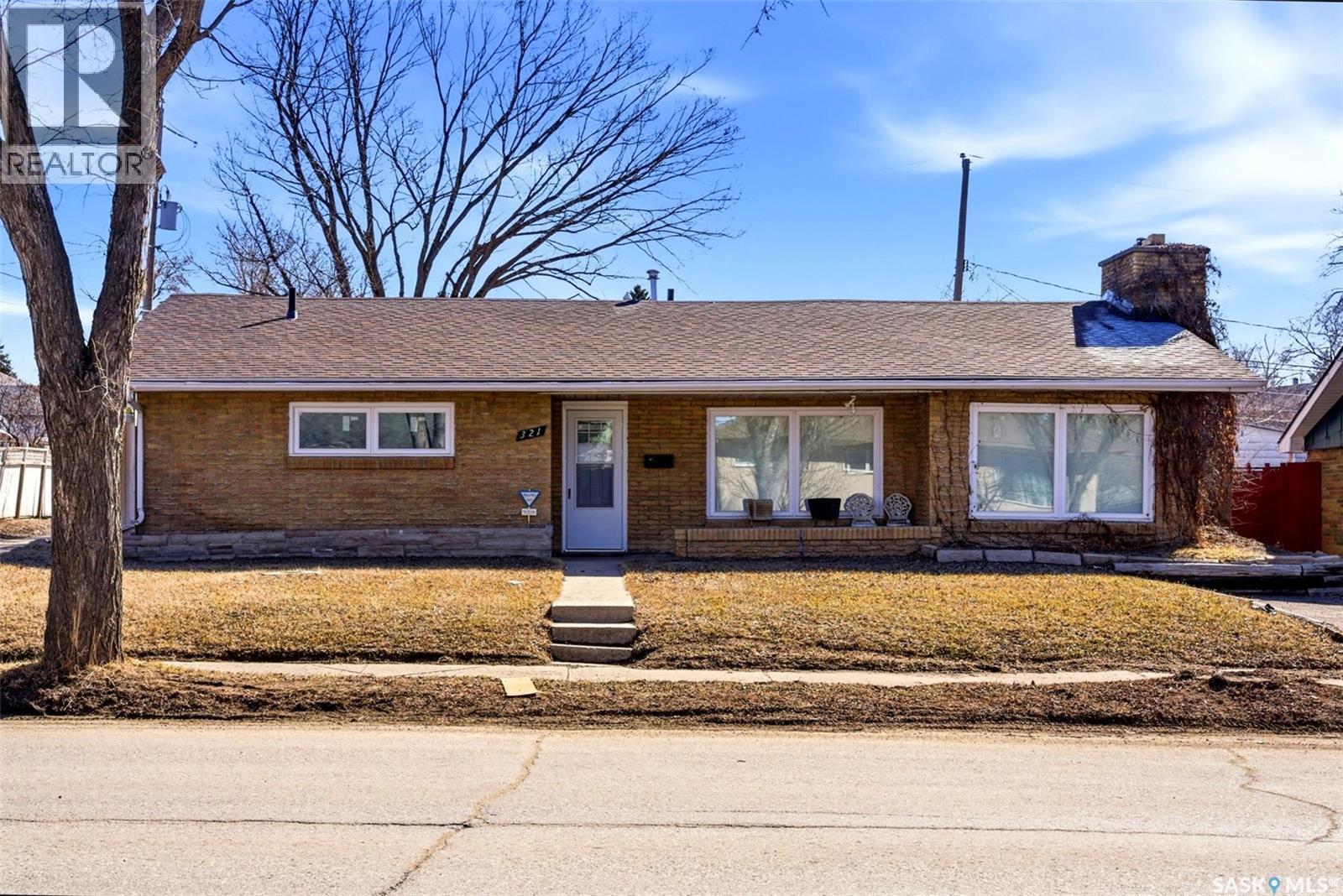 321 Elphinstone Street, Regina, SK - Outdoor