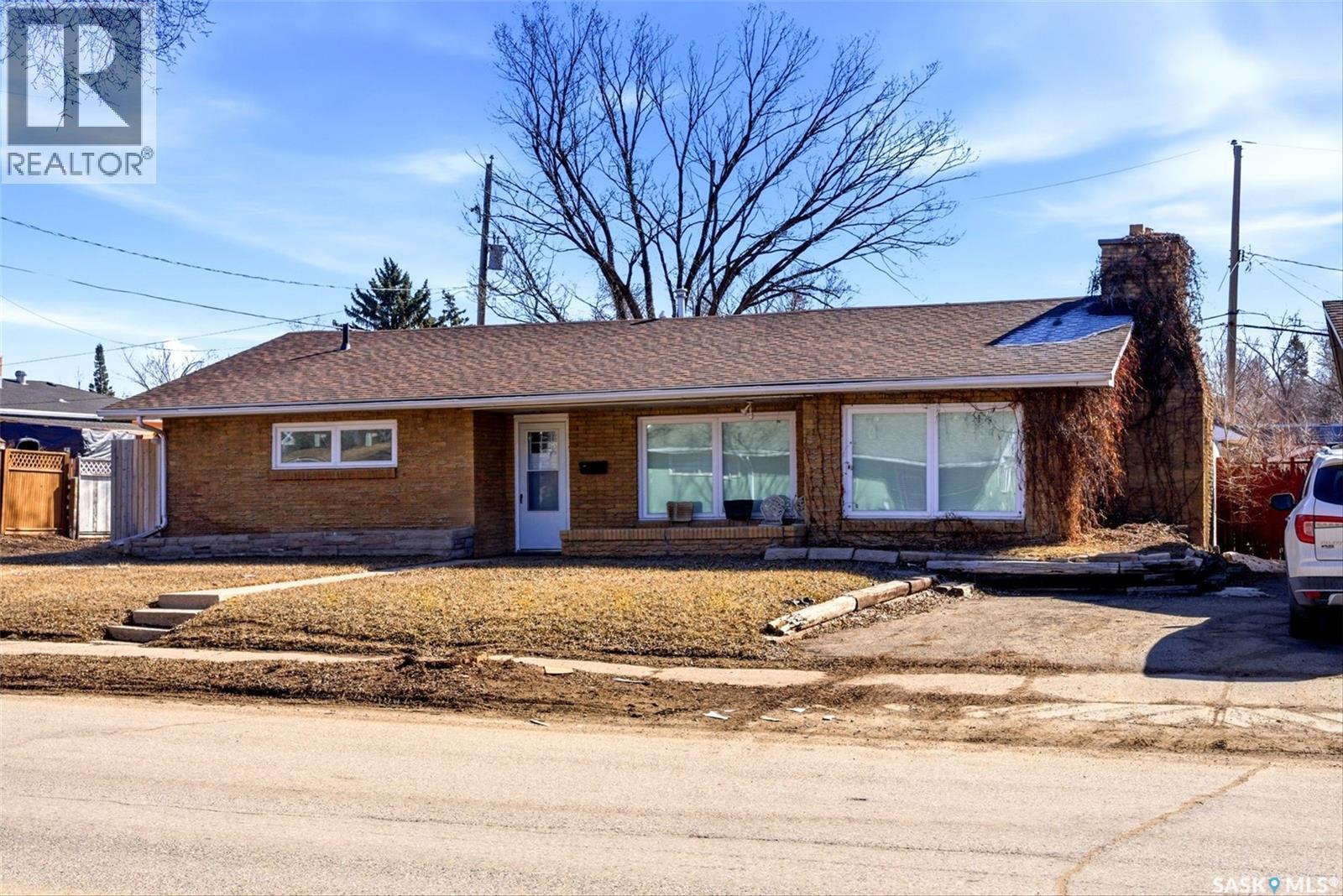 321 Elphinstone Street, Regina, SK - Outdoor