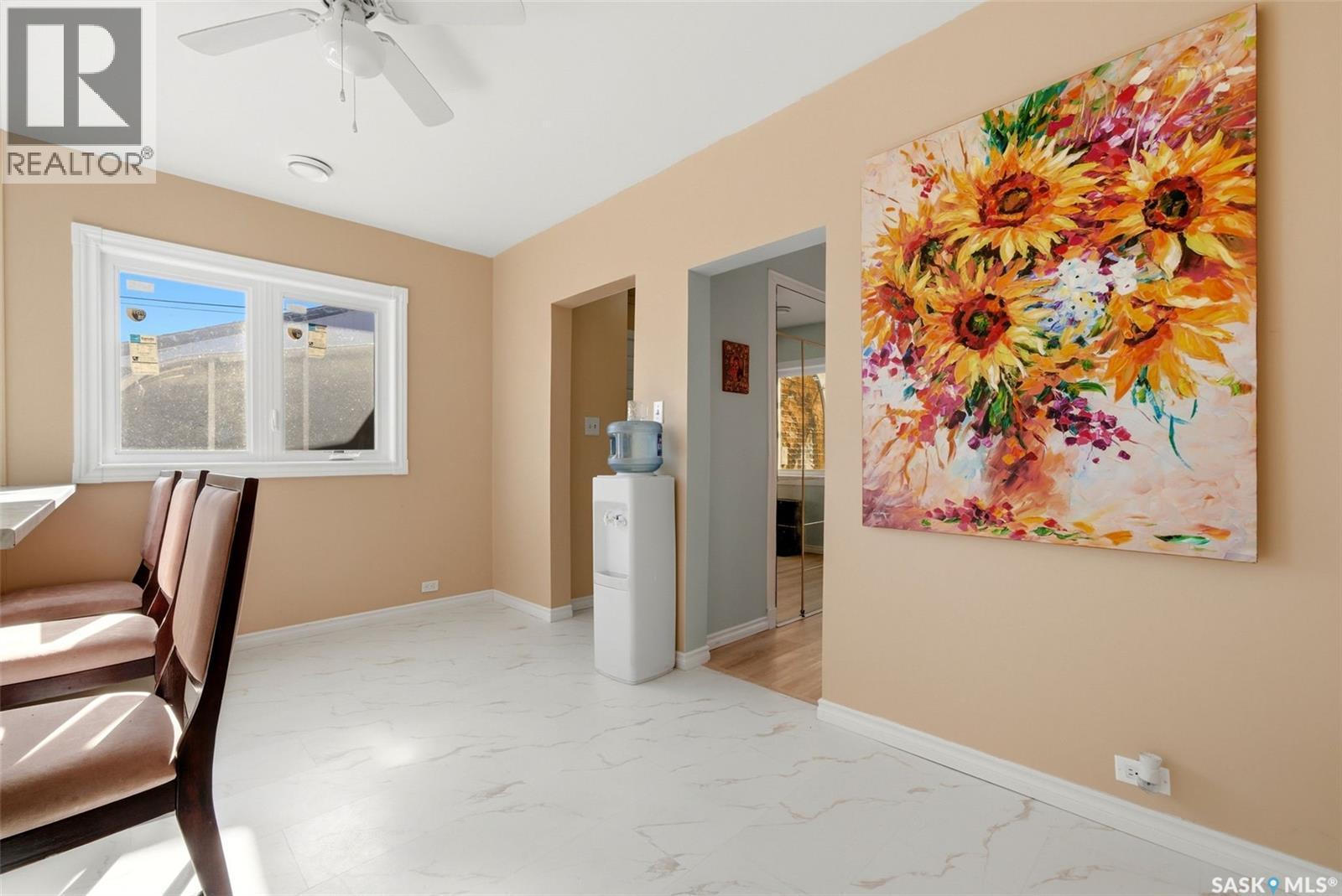 321 Elphinstone Street, Regina, SK - Indoor