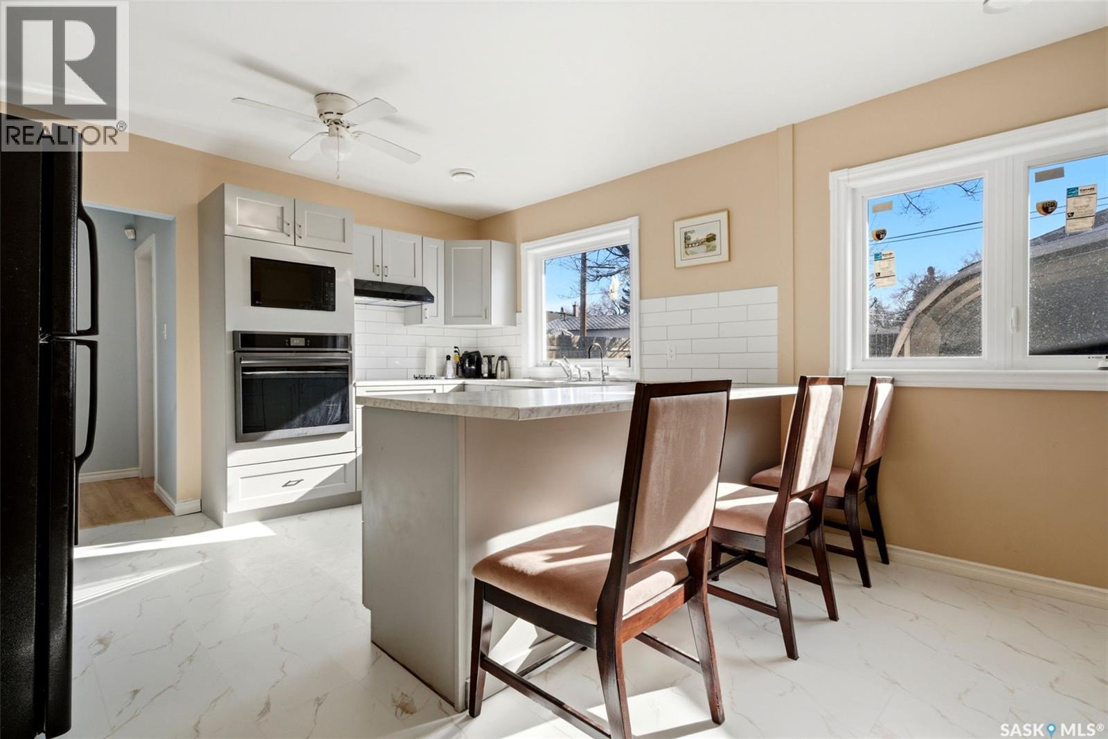 321 Elphinstone Street, Regina, SK - Indoor