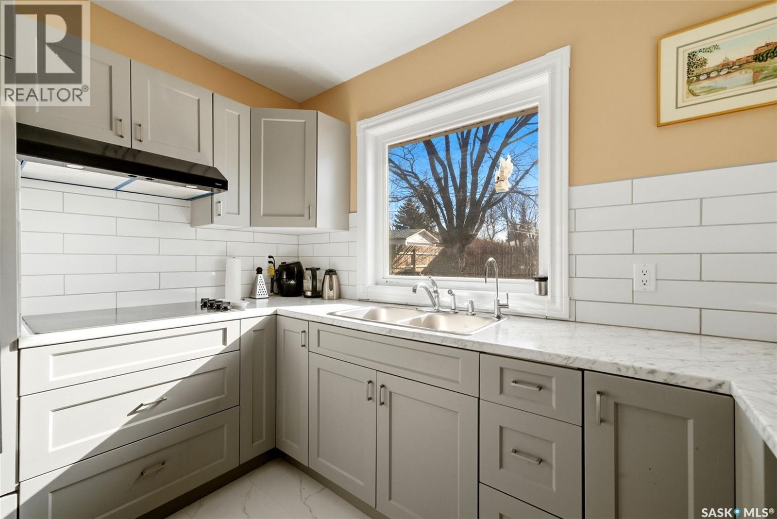 321 Elphinstone Street, Regina, SK - Indoor Photo Showing Kitchen With Double Sink