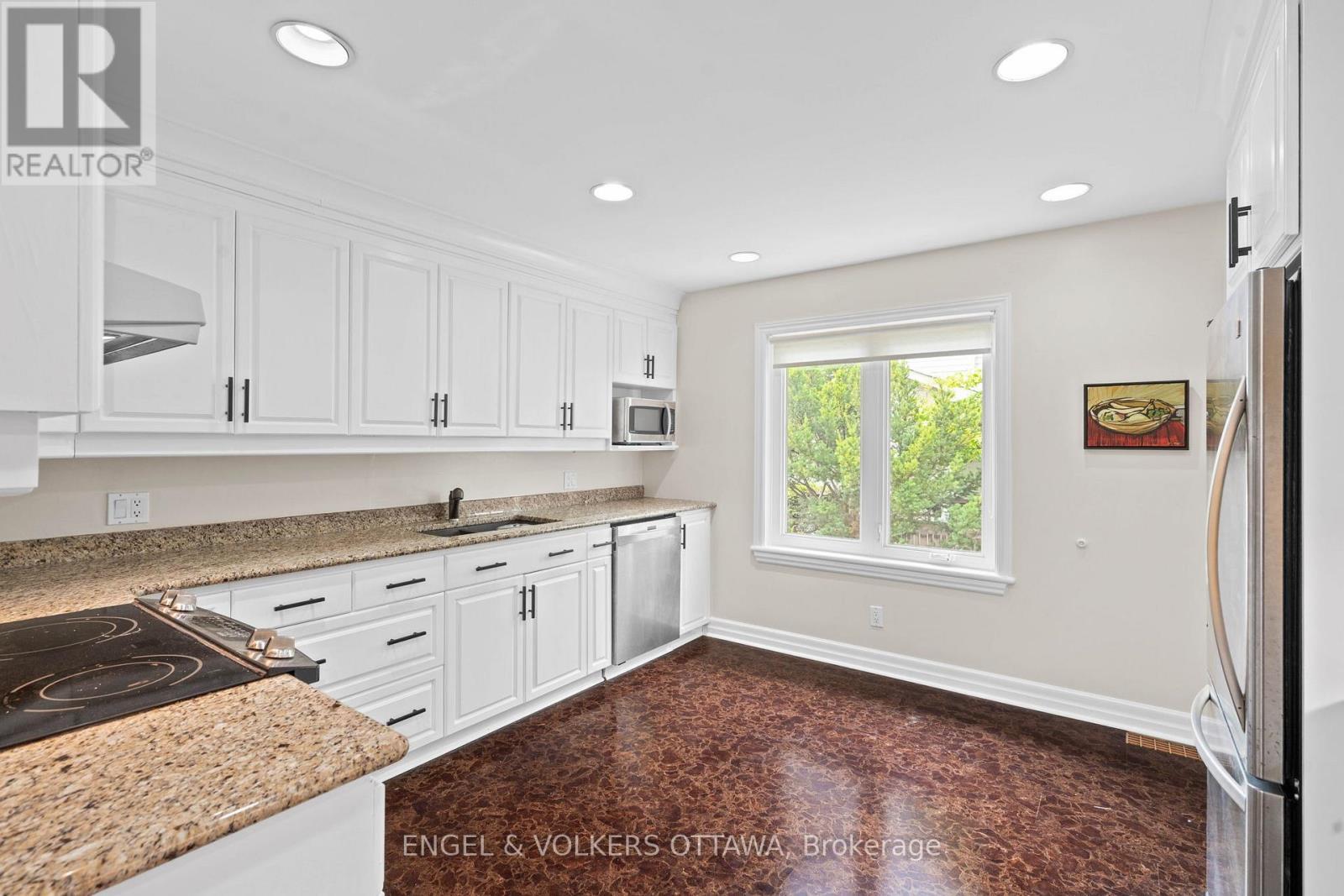 249 Faircrest Road, Ottawa, ON - Indoor Photo Showing Kitchen