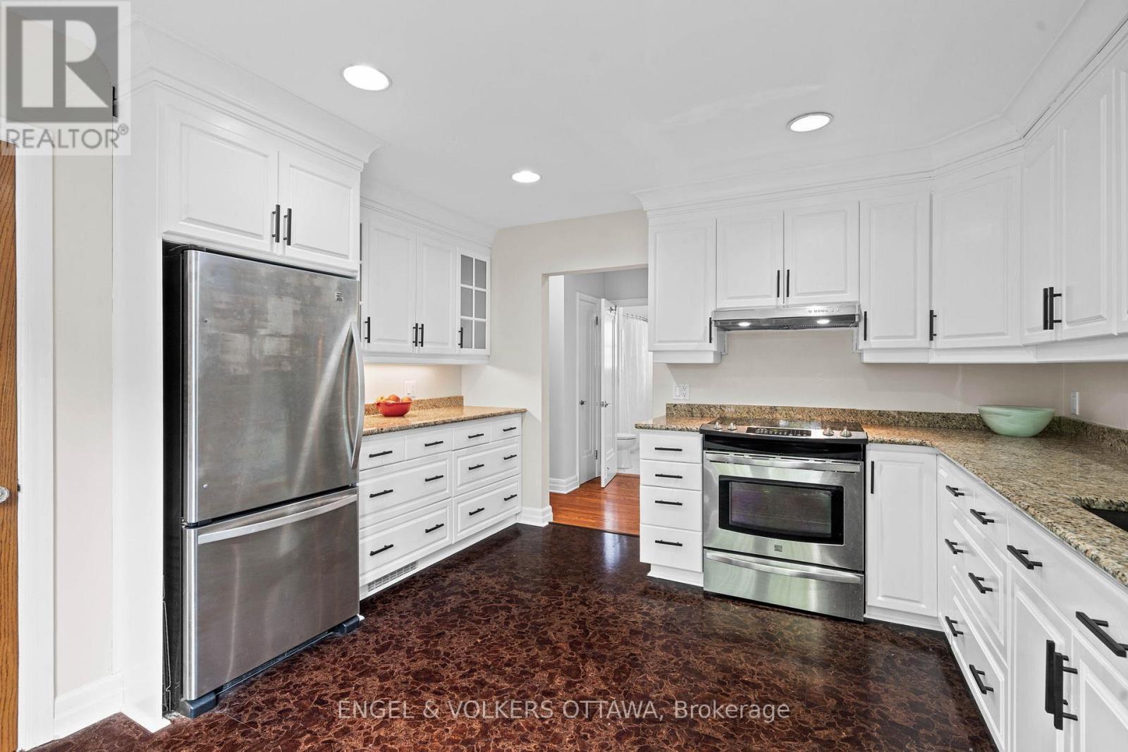 249 Faircrest Road, Ottawa, ON - Indoor Photo Showing Kitchen