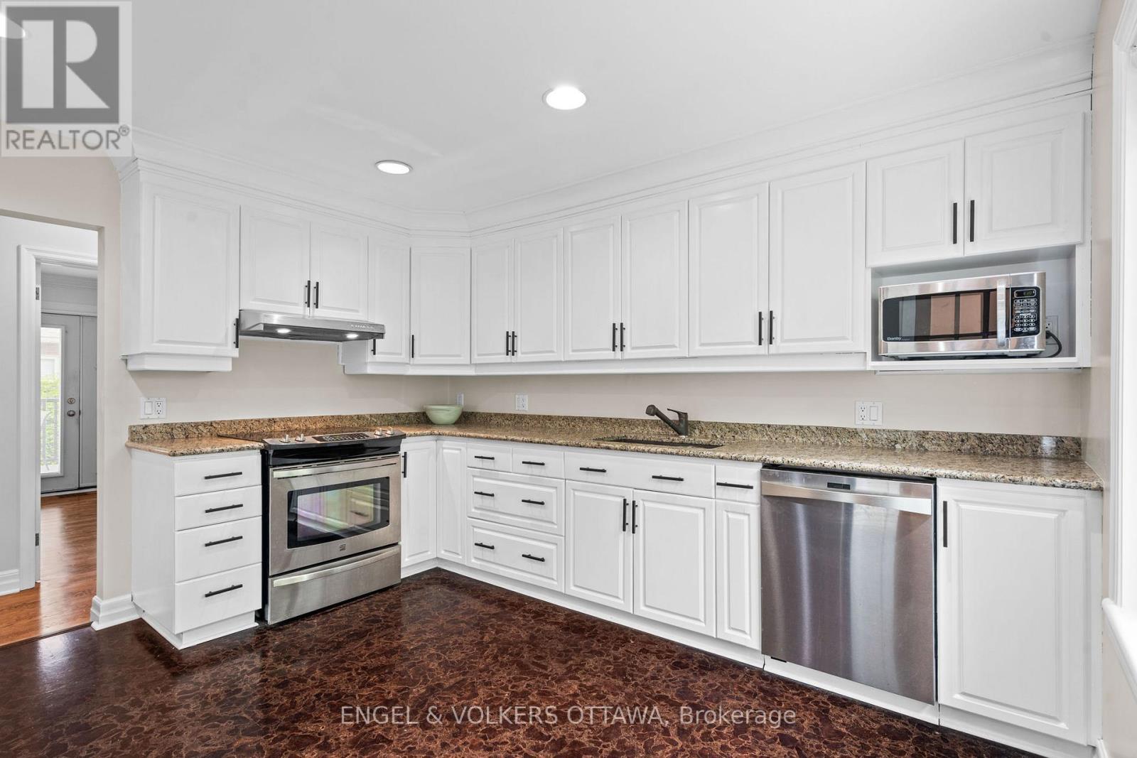 249 Faircrest Road, Ottawa, ON - Indoor Photo Showing Kitchen