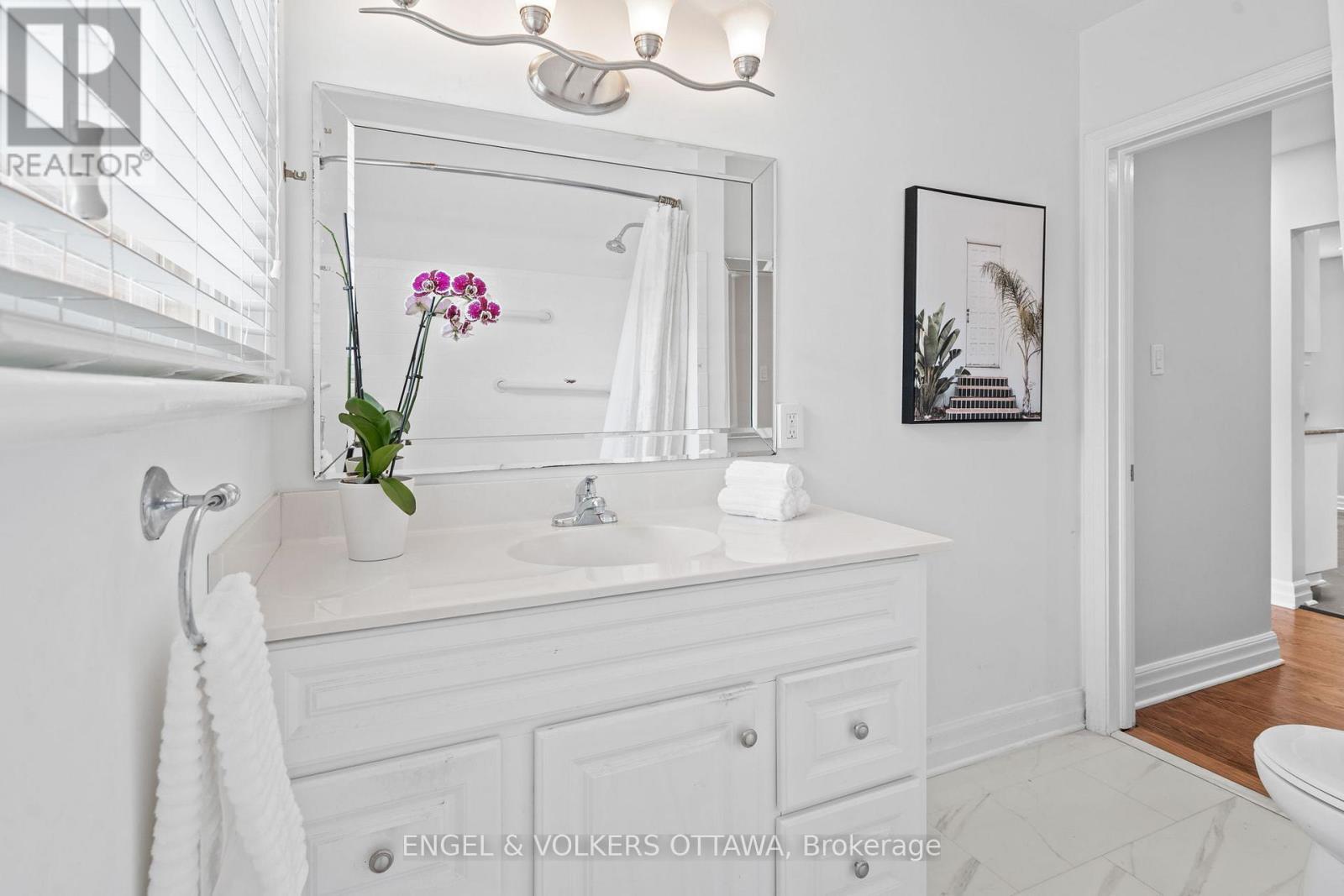 249 Faircrest Road, Ottawa, ON - Indoor Photo Showing Bathroom