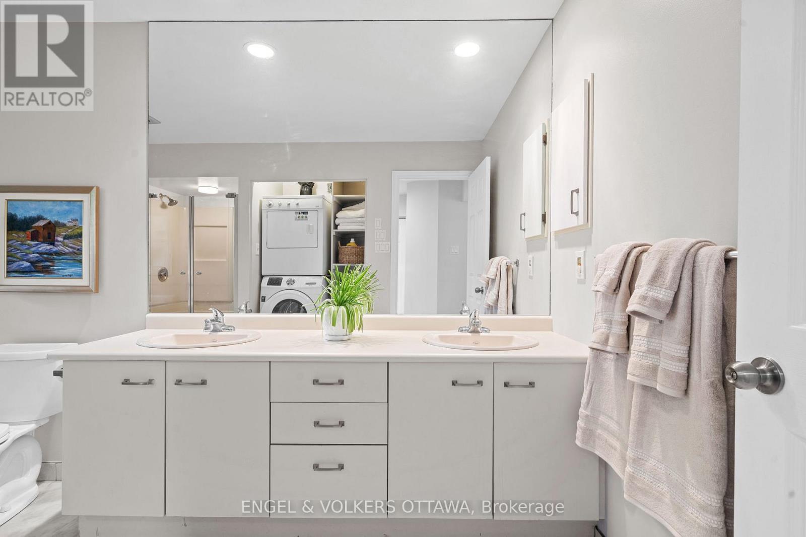 249 Faircrest Road, Ottawa, ON - Indoor Photo Showing Bathroom