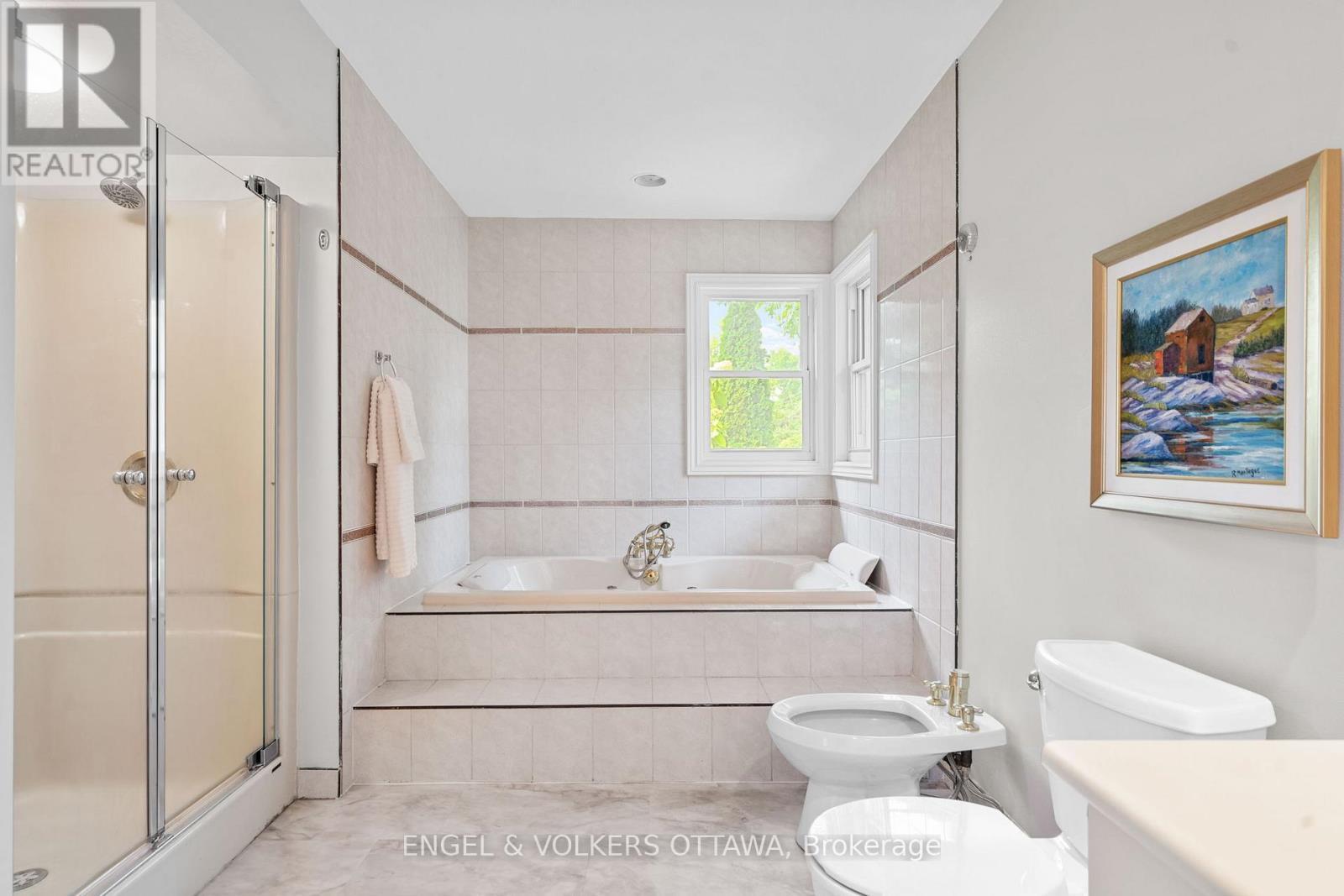 249 Faircrest Road, Ottawa, ON - Indoor Photo Showing Bathroom