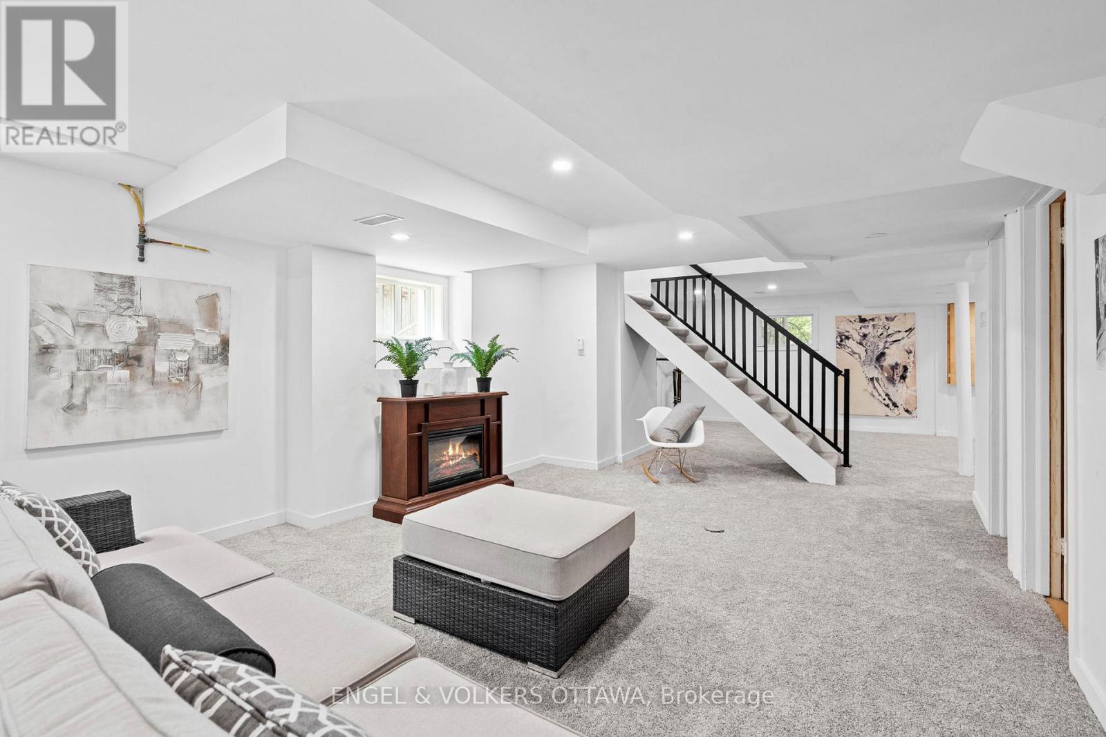 249 Faircrest Road, Ottawa, ON - Indoor