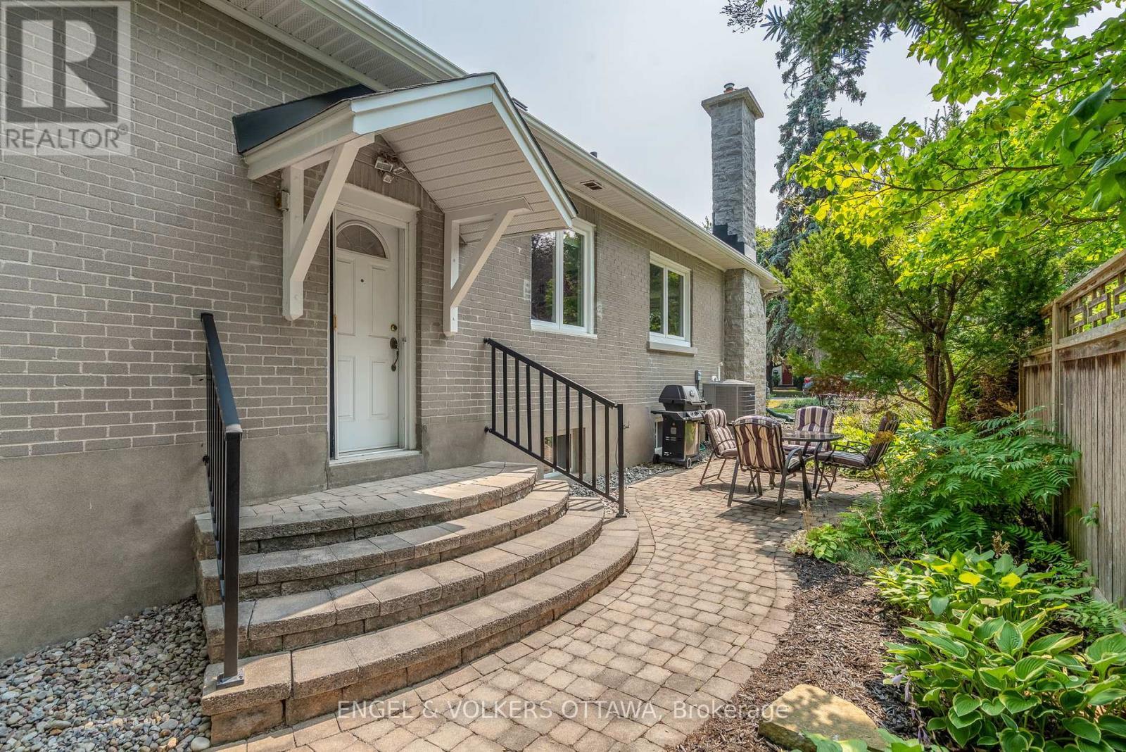 249 Faircrest Road, Ottawa, ON - Outdoor With Exterior