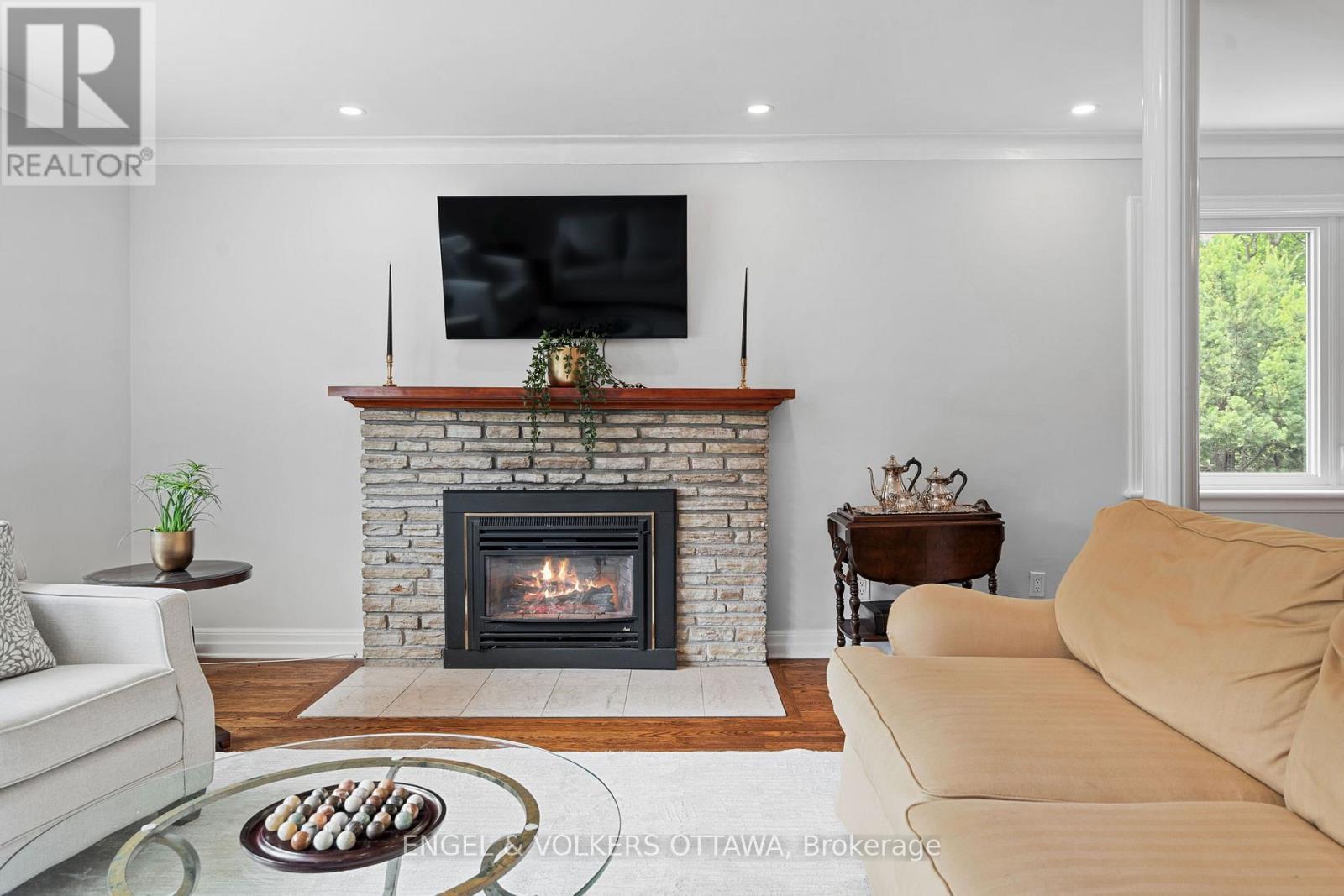 249 Faircrest Road, Ottawa, ON - Indoor Photo Showing Living Room With Fireplace
