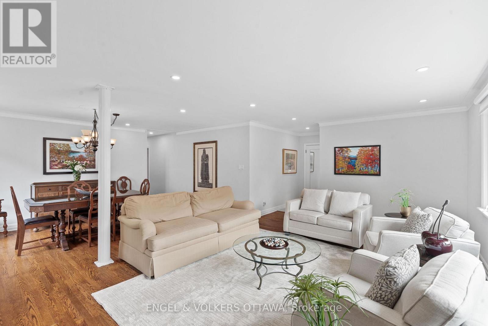 249 Faircrest Road, Ottawa, ON - Indoor Photo Showing Living Room