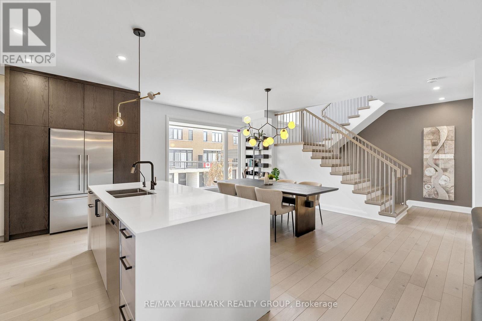 101 Tay Street, Ottawa, ON - Indoor Photo Showing Kitchen With Double Sink With Upgraded Kitchen